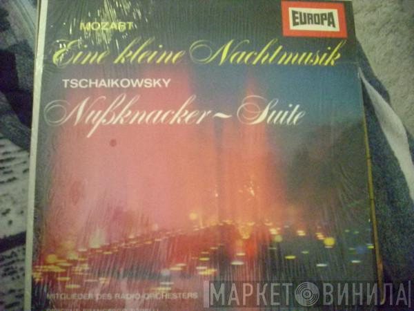 , Wolfgang Amadeus Mozart  Pyotr Ilyich Tchaikovsky  - Eine Kleine Nachtmusik / Nußknacker-Suite