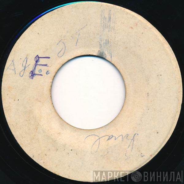 & Lee Perry  The Dynamites   - Trial & Crosses / John Tom
