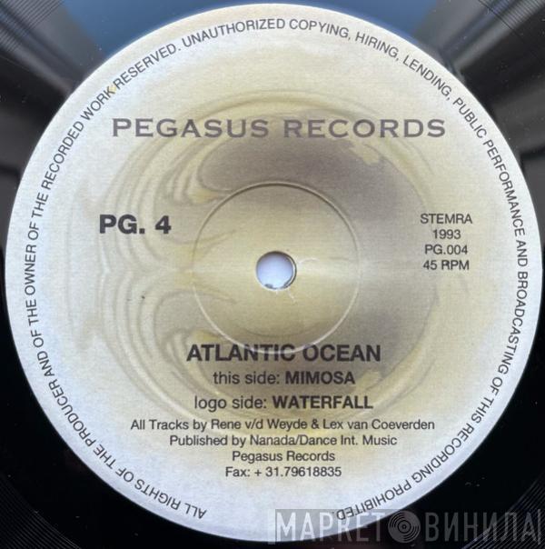 Atlantic Ocean - Waterfall