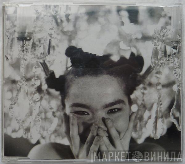  Björk  - Big Time Sensuality