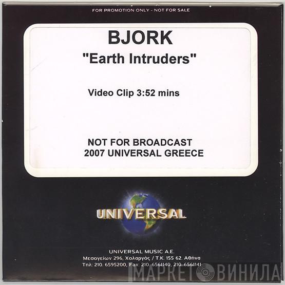  Björk  - Earth Intruders