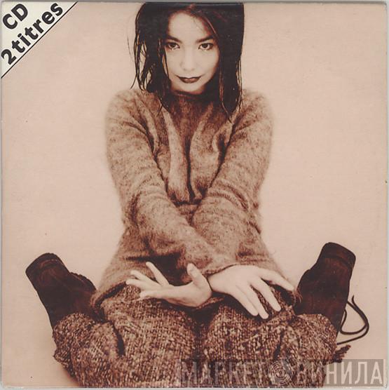  Björk  - Violently Happy