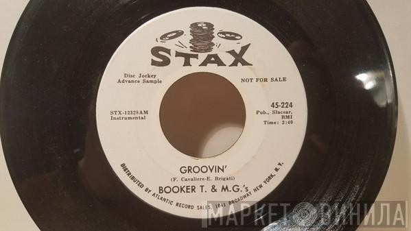  Booker T & The MG's  - Groovin' / Slim Jenkin's Place