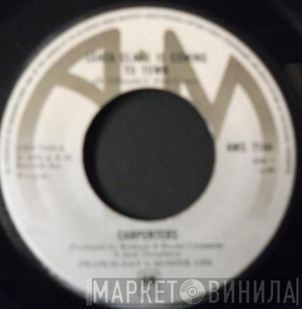  Carpenters  - Santa Claus Is Coming To Town