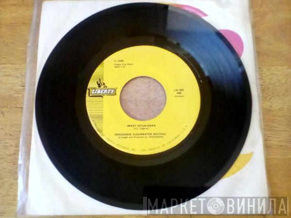  Creedence Clearwater Revival  - Sweet Hitch-Hiker / Door To Door