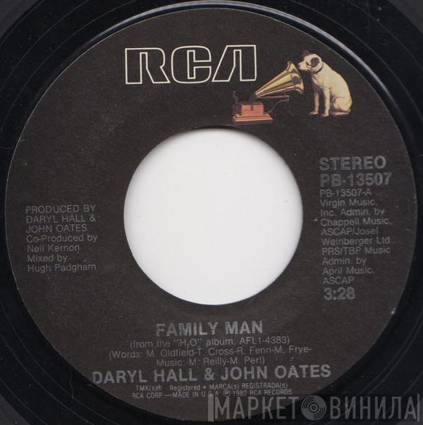  Daryl Hall & John Oates  - Family Man