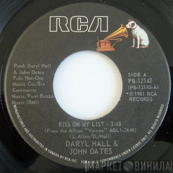  Daryl Hall & John Oates  - Kiss On My List