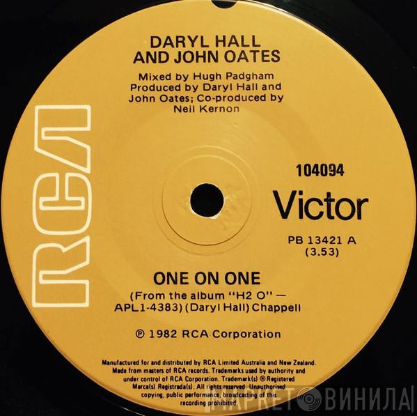  Daryl Hall & John Oates  - One On One