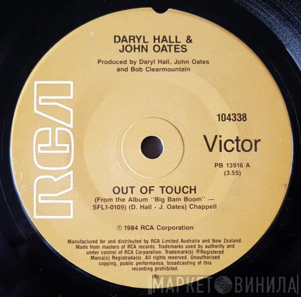  Daryl Hall & John Oates  - Out Of Touch