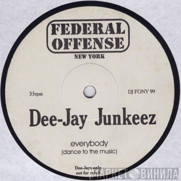 Dee-Jay Junkeez - Everybody (Dance To The Music)