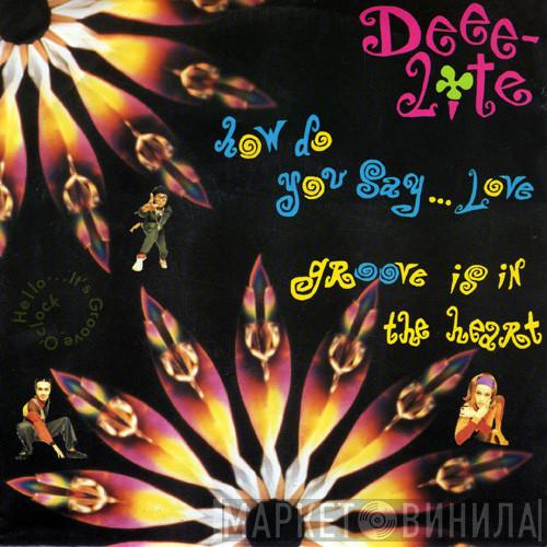  Deee-Lite  - Hello...It's Groove O'Clock (How Do You Say...Love / Groove Is In The Heart)