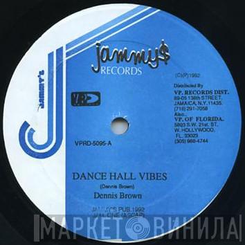 Dennis Brown, Lieutenant Stitchie - Dance Hall Vibes / Salute The Governor