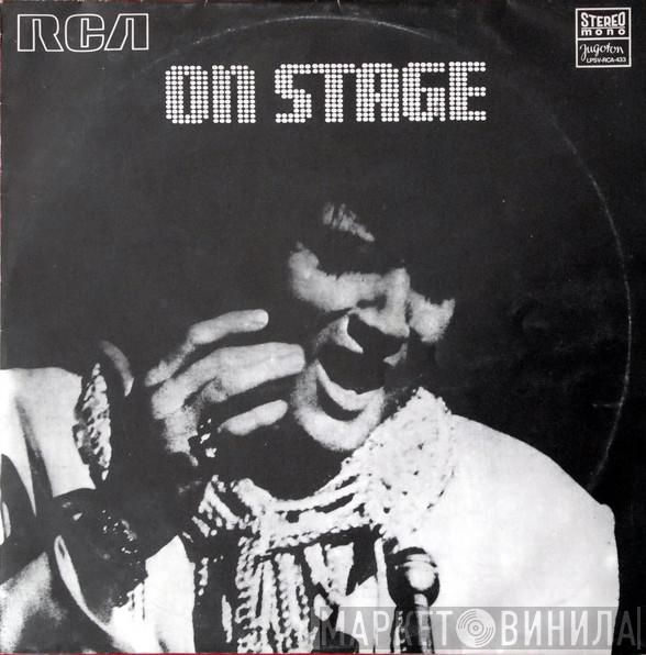 Elvis Presley  - On Stage