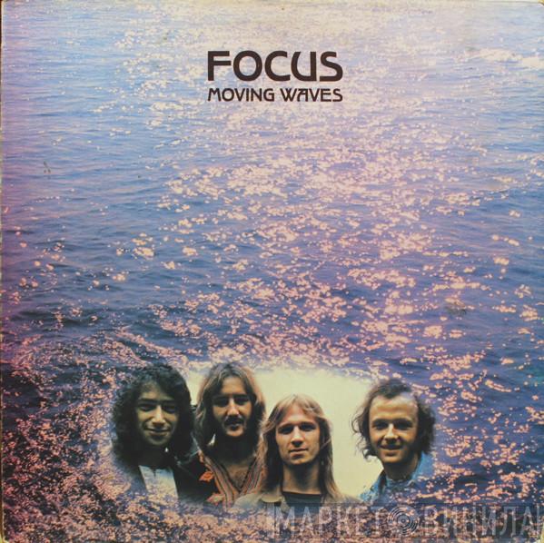  Focus   - Moving Waves