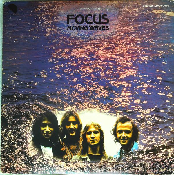  Focus   - Moving Waves
