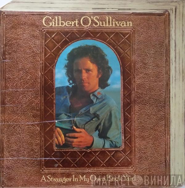 Gilbert O'Sullivan - A Stranger In My Own Back Yard = Soy Un Extraño En Mi Jardin