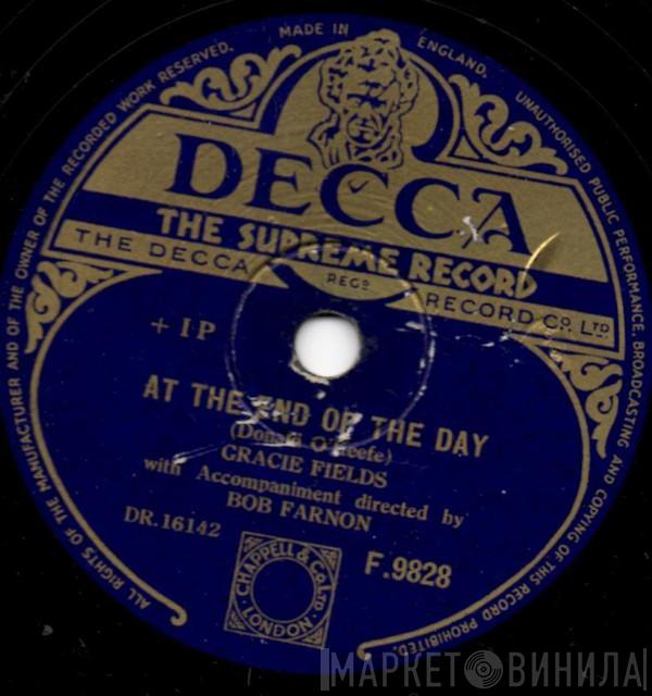 Gracie Fields - At The End Of The Day / Angels Guard Thee
