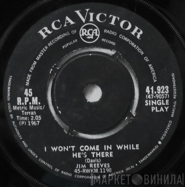  Jim Reeves  - I Won't Come In While He's There
