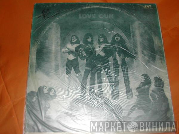 Kiss  - Love Gun