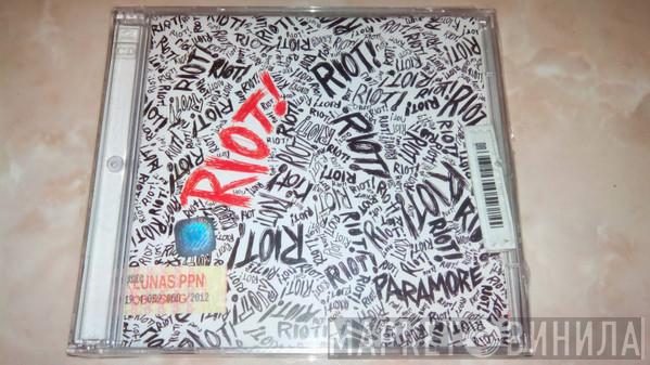  Paramore  - Riot!