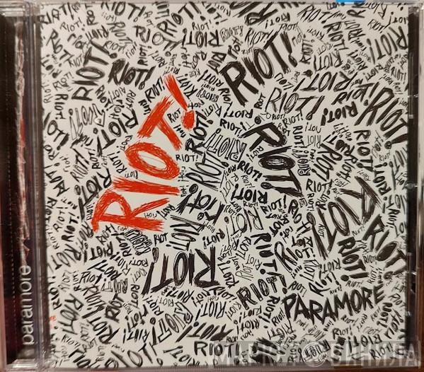  Paramore  - Riot!