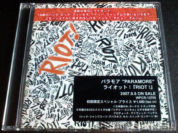  Paramore  - Riot!