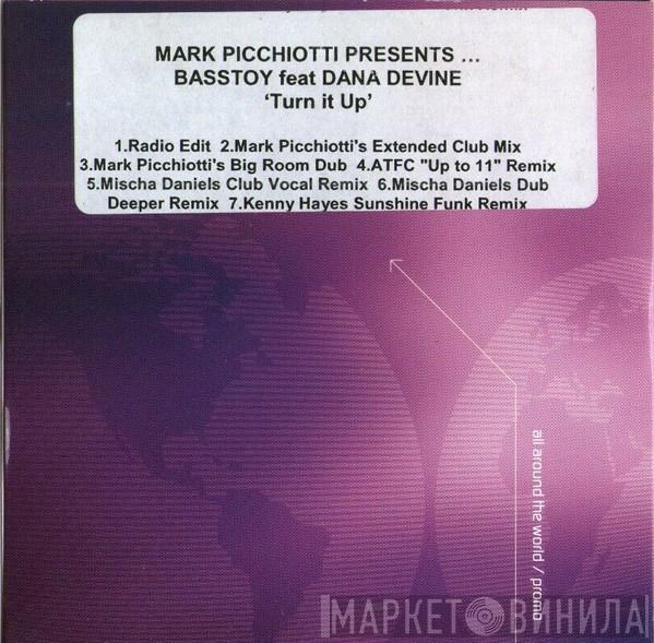 Presents... Mark Picchiotti feat Basstoy  Dana Divine  - Turn It Up