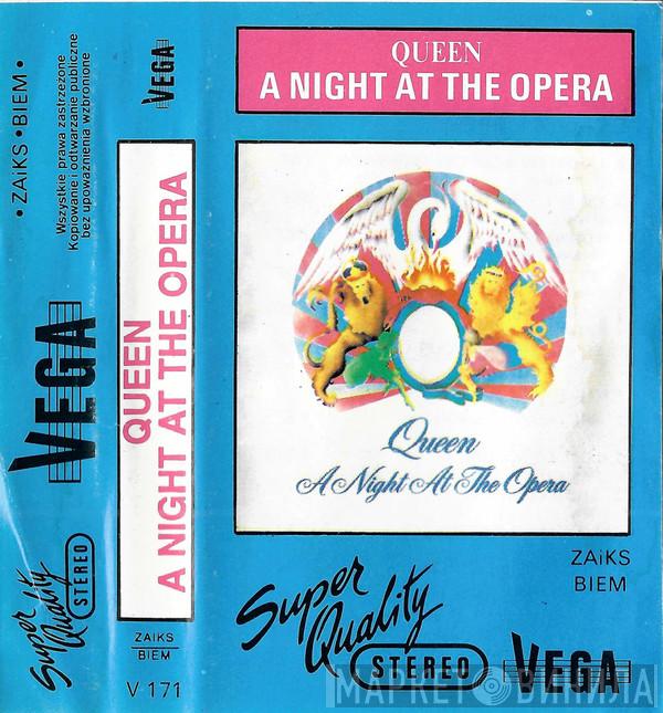  Queen  - A Night At The Opera