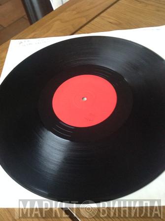  Queen  - Back Chat