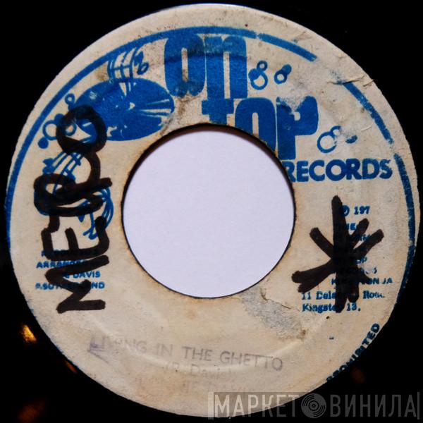  Ronnie Davis  - Living In The Ghetto