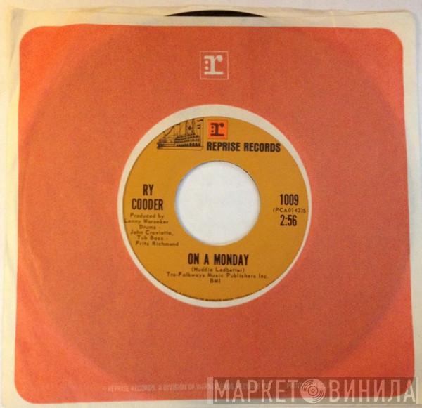  Ry Cooder  - On A Monday / Dark Is The Night