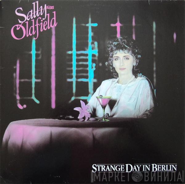  Sally Oldfield  - Strange Day In Berlin