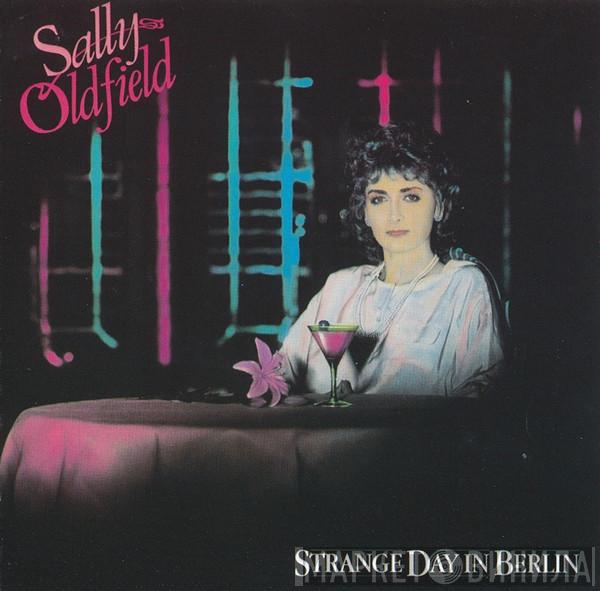  Sally Oldfield  - Strange Day In Berlin