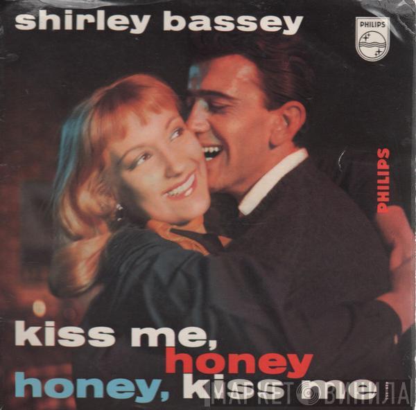  Shirley Bassey  - Kiss Me, Honey Honey, Kiss Me