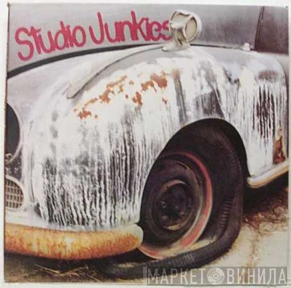 Steppin' Razor  - Studio Junkies