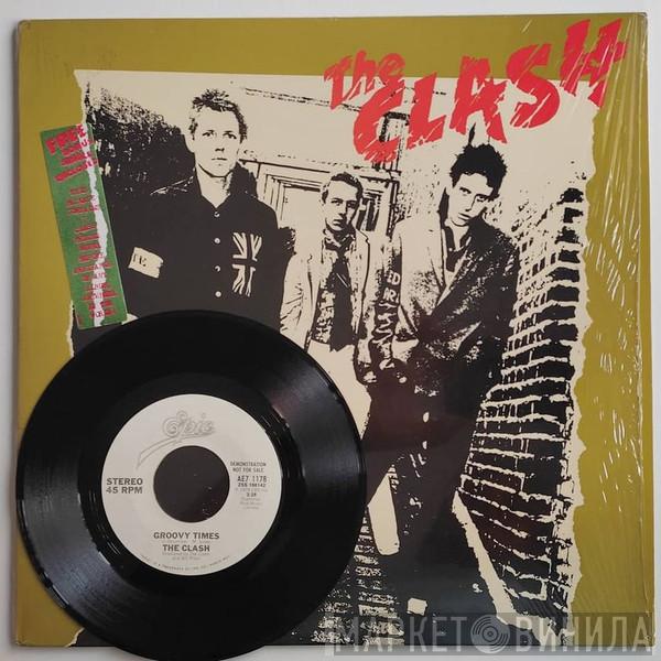  The Clash  - The Clash