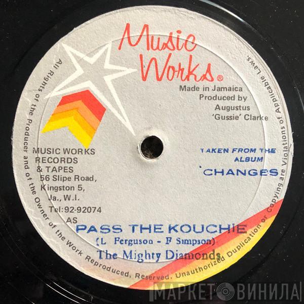 The Mighty Diamonds - Pass The Kouchie