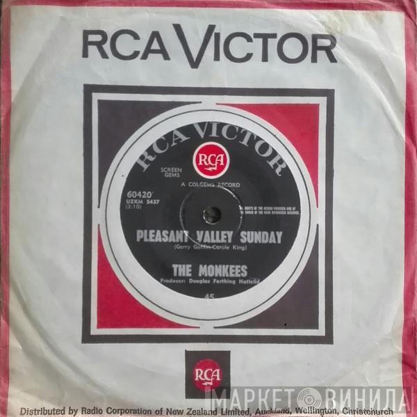  The Monkees  - Pleasant Valley Sunday / Words