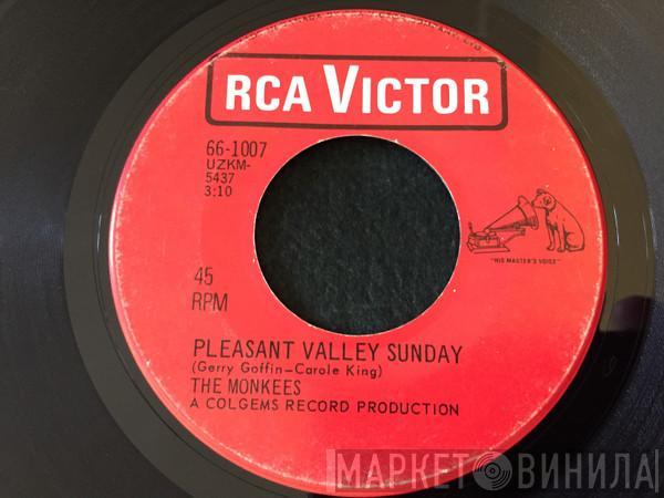  The Monkees  - Pleasant Valley Sunday / Words