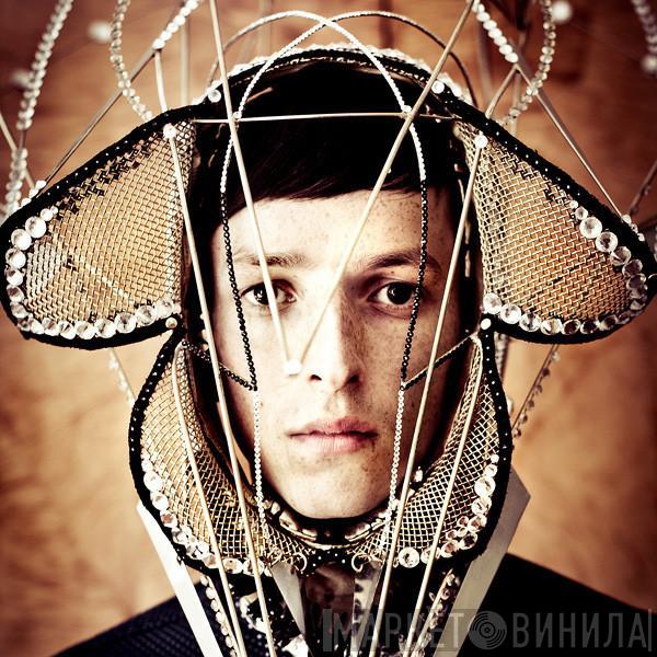 Totally Enormous Extinct Dinosaurs - Trouble