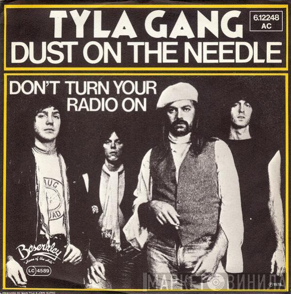 Tyla Gang - Dust On The Needle