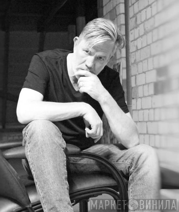 Andy Falconer - Винил CD и Кассеты Andy Falconer на сайте МаркетВинила