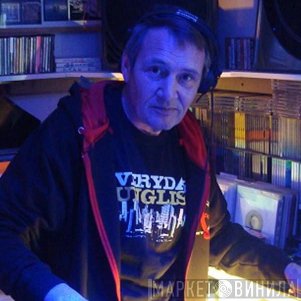 Basement Phil - Винил CD и Кассеты Basement Phil на сайте МаркетВинила