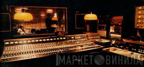 Albert Studios - Винил CD и Кассеты лейбла Albert Studios на сайте МаркетВинила