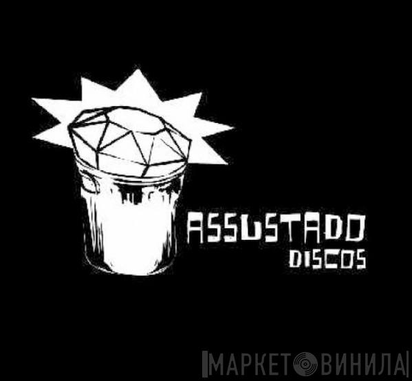 Assustado Discos - Винил CD и Кассеты лейбла Assustado Discos на сайте МаркетВинила