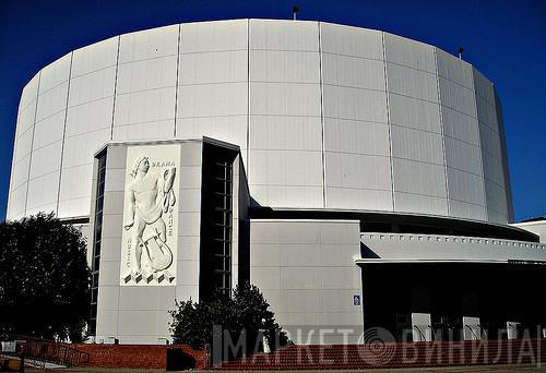Berkeley Community Theatre - Винил CD и Кассеты лейбла Berkeley Community Theatre на сайте МаркетВинила