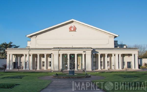 De Montfort Hall - Винил CD и Кассеты лейбла De Montfort Hall на сайте МаркетВинила