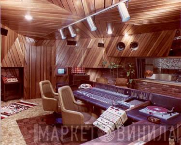 Gilley's Recording Studios - Винил CD и Кассеты лейбла Gilley's Recording Studios на сайте МаркетВинила