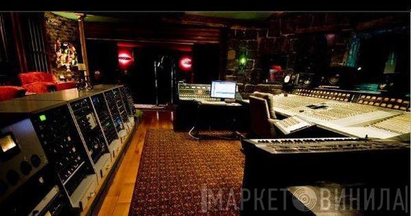 Revolver Studios - Винил CD и Кассеты лейбла Revolver Studios на сайте МаркетВинила