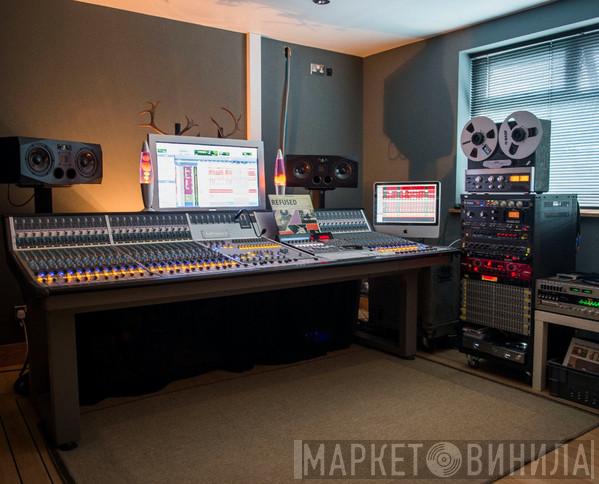 Smalltown America Studio - Винил CD и Кассеты лейбла Smalltown America Studio на сайте МаркетВинила
